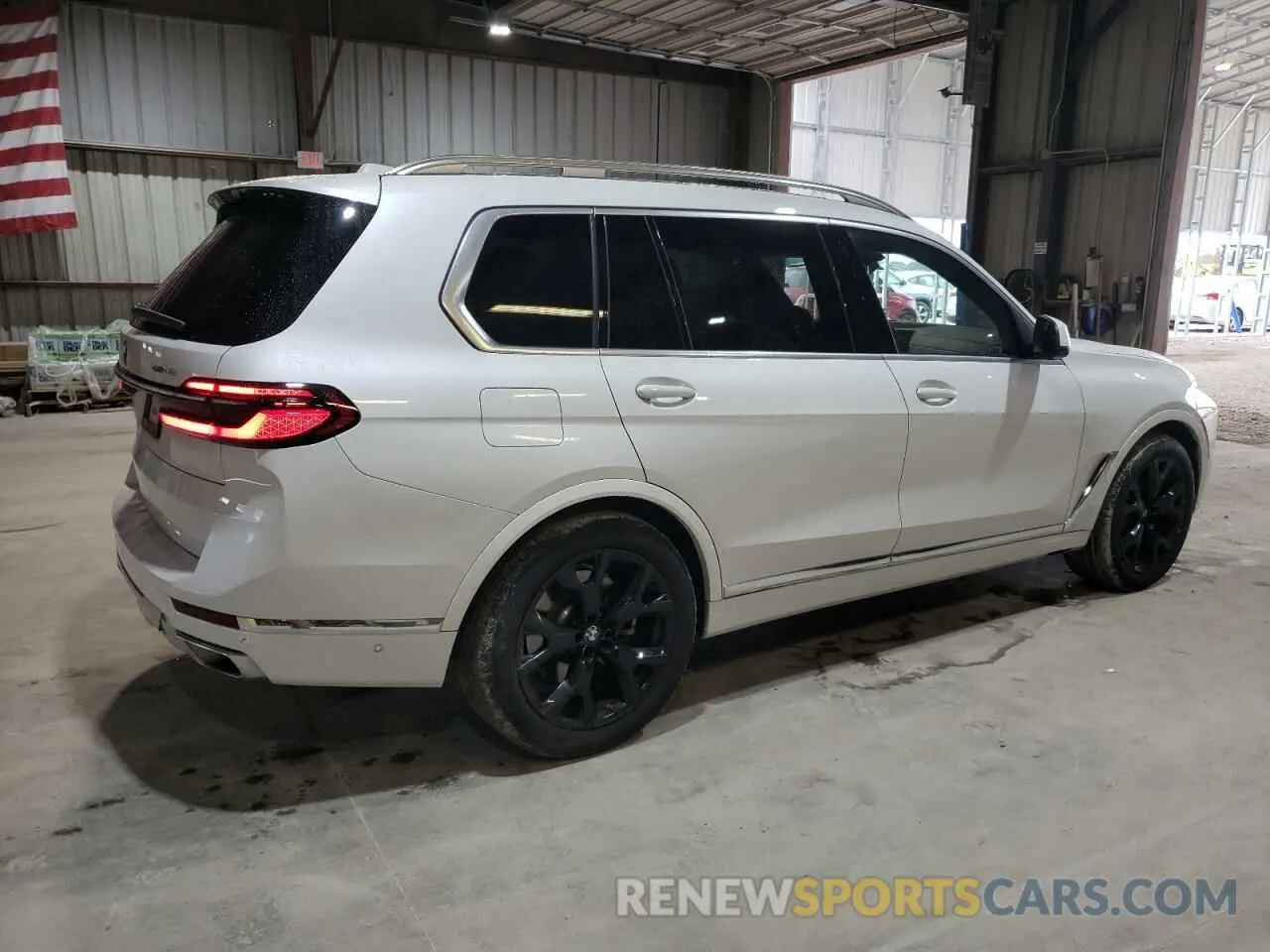 3 Photograph of a damaged car 5UX23EM07P9P50264 BMW X7 2023