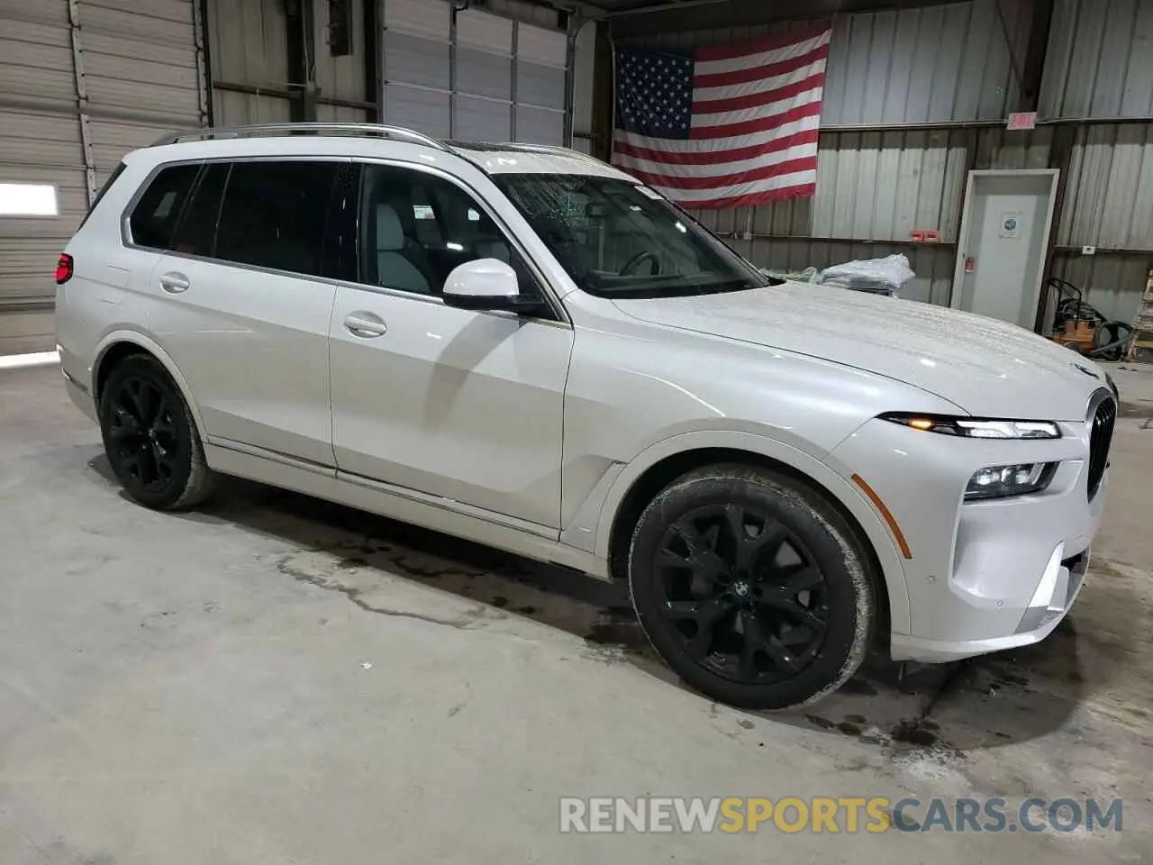 4 Photograph of a damaged car 5UX23EM07P9P50264 BMW X7 2023