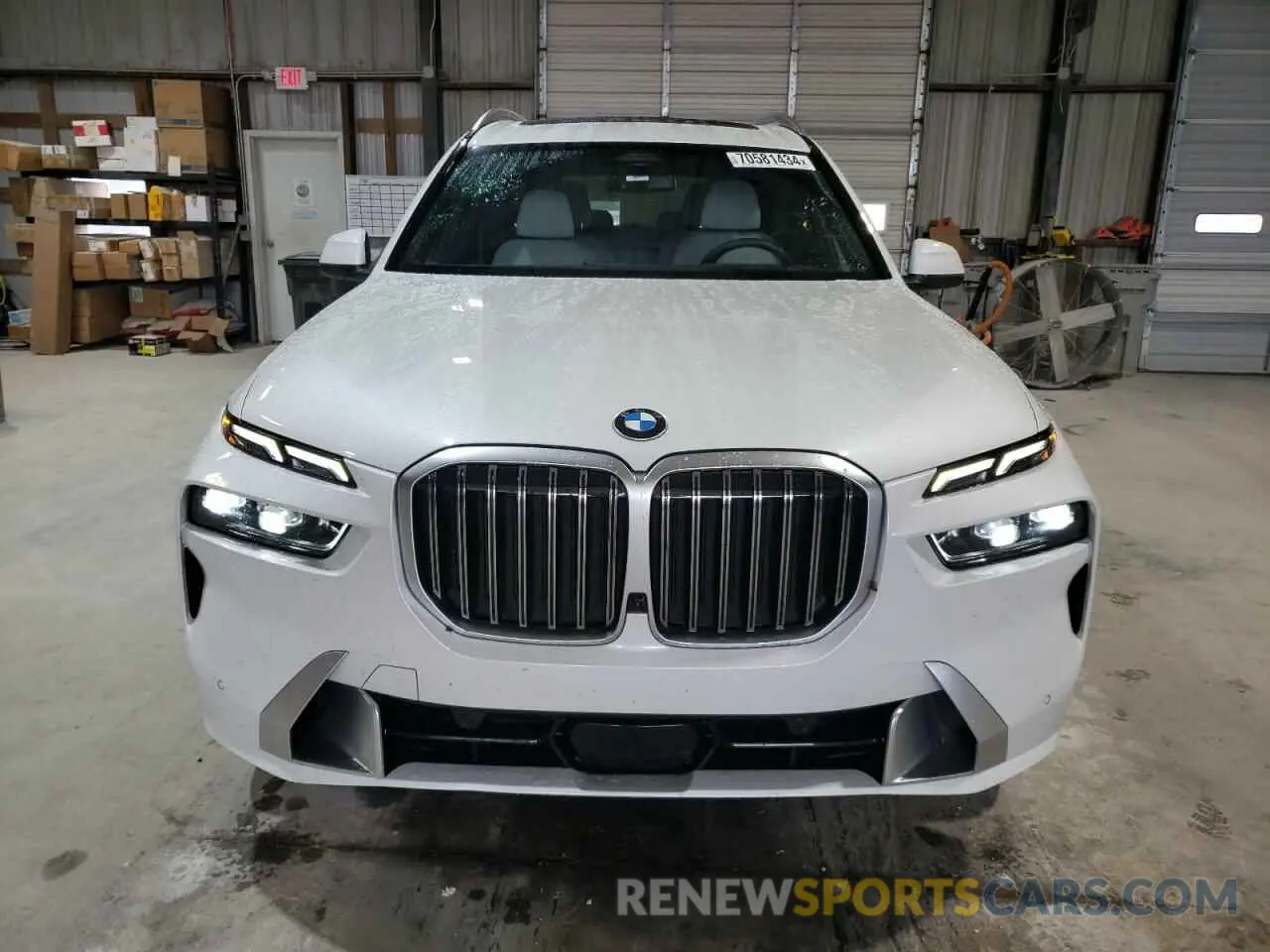 5 Photograph of a damaged car 5UX23EM07P9P50264 BMW X7 2023
