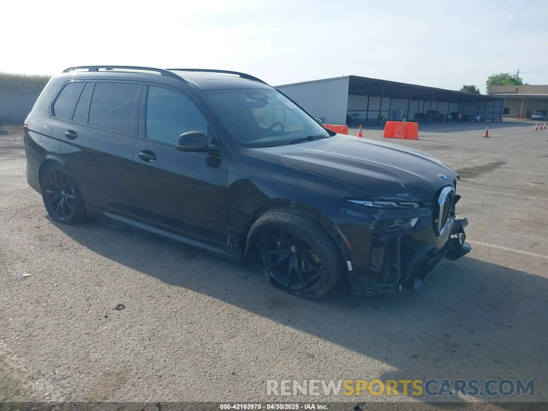 1 Photograph of a damaged car 5UX23EM07P9R52893 BMW X7 2023