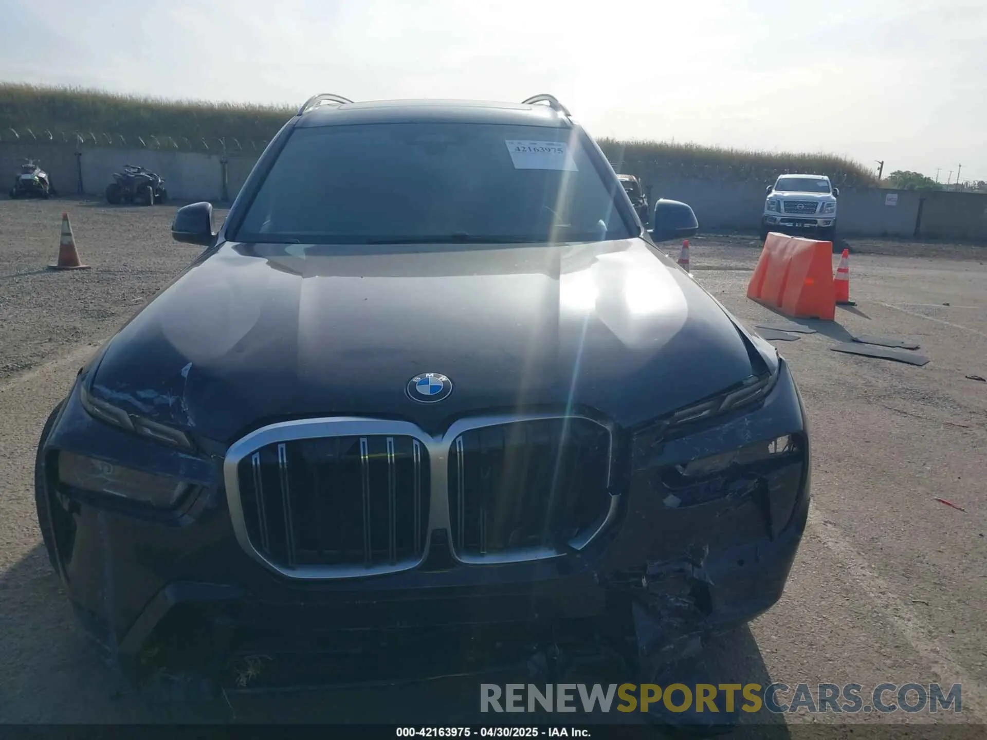 12 Photograph of a damaged car 5UX23EM07P9R52893 BMW X7 2023