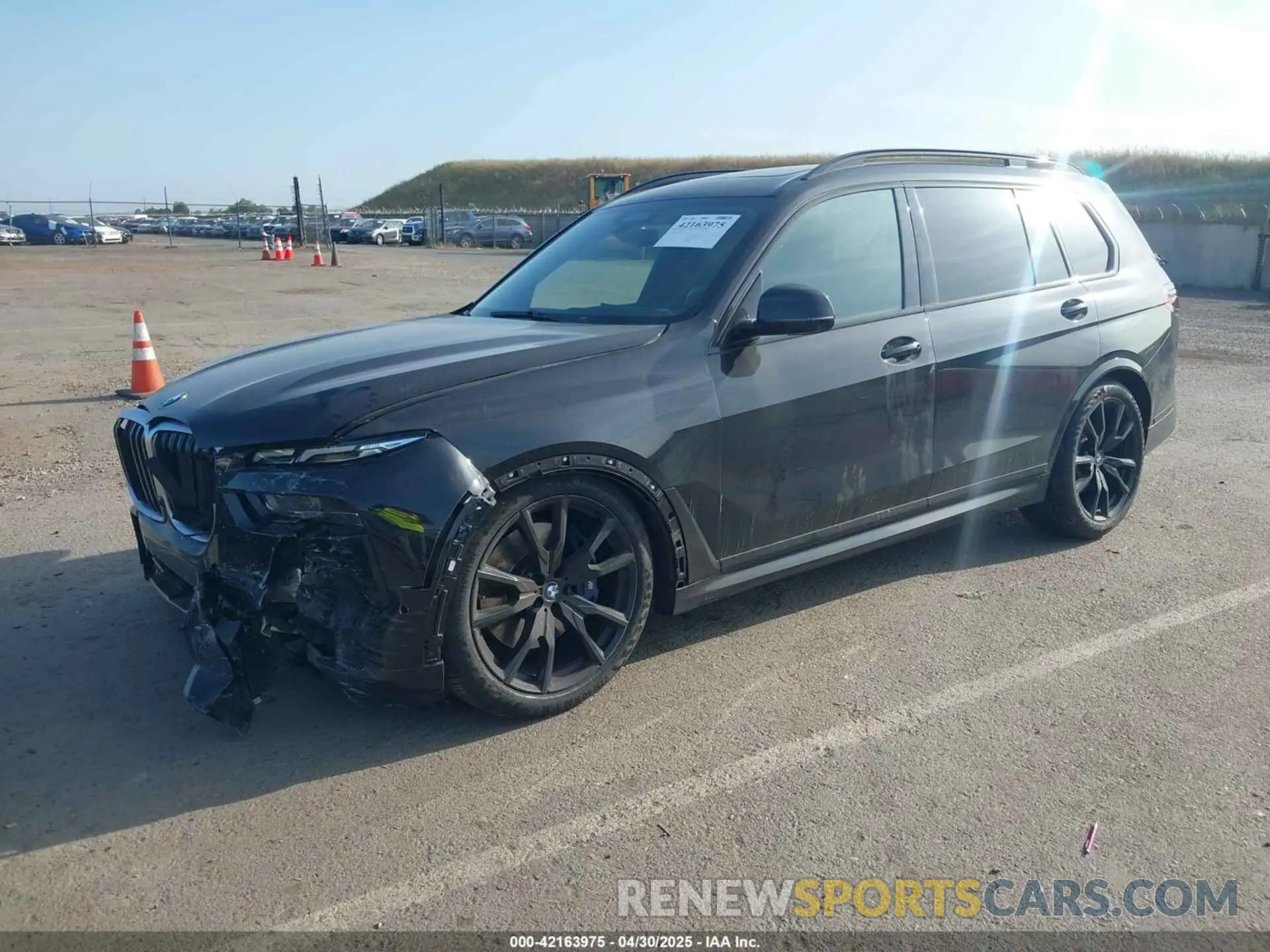 2 Photograph of a damaged car 5UX23EM07P9R52893 BMW X7 2023