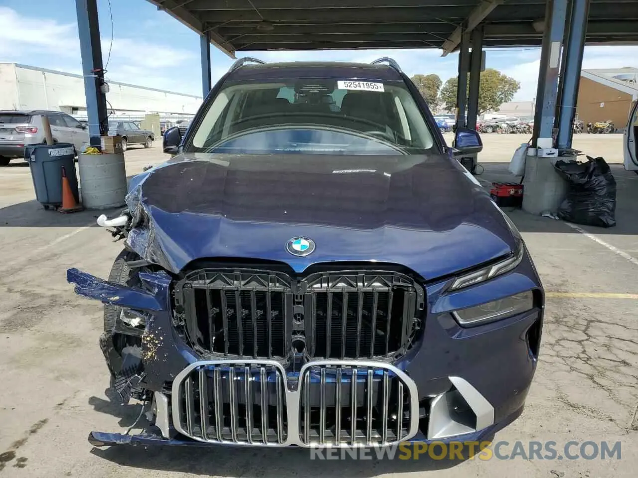 5 Photograph of a damaged car 5UX23EM08P9N44631 BMW X7 2023