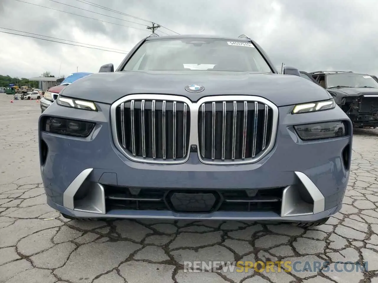 5 Photograph of a damaged car 5UX23EM08P9N85017 BMW X7 2023