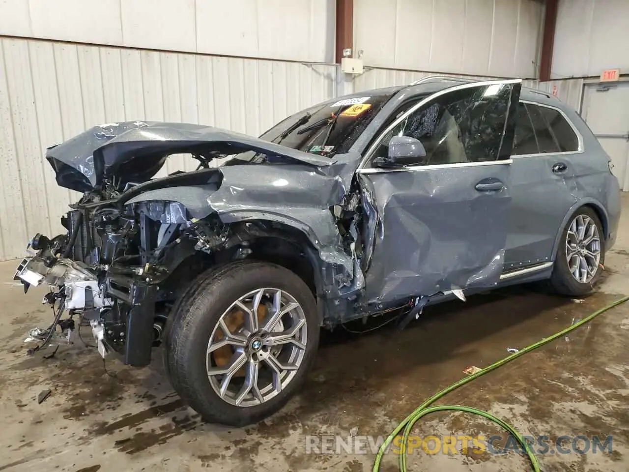 1 Photograph of a damaged car 5UX23EM08P9P47759 BMW X7 2023