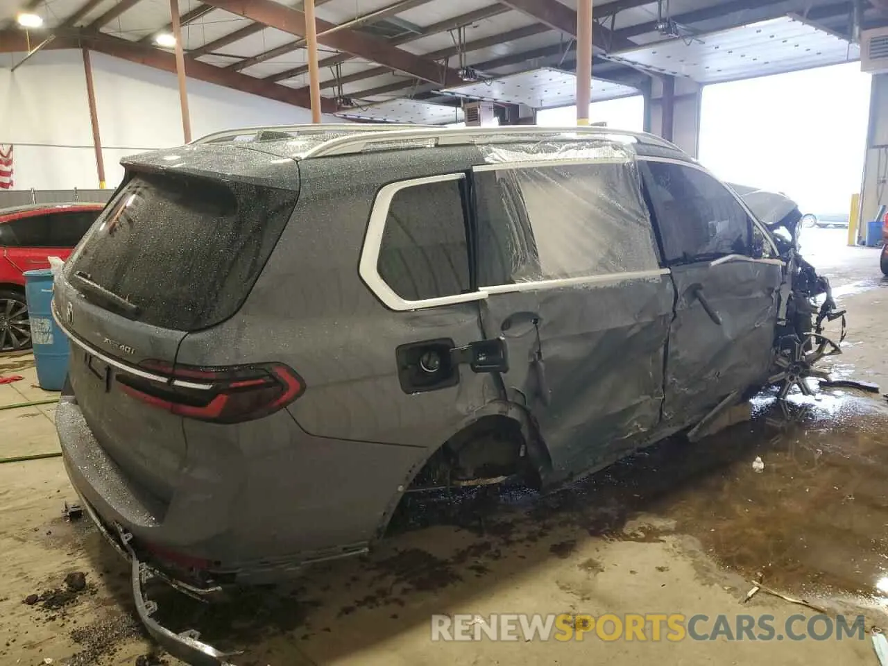 3 Photograph of a damaged car 5UX23EM08P9P47759 BMW X7 2023