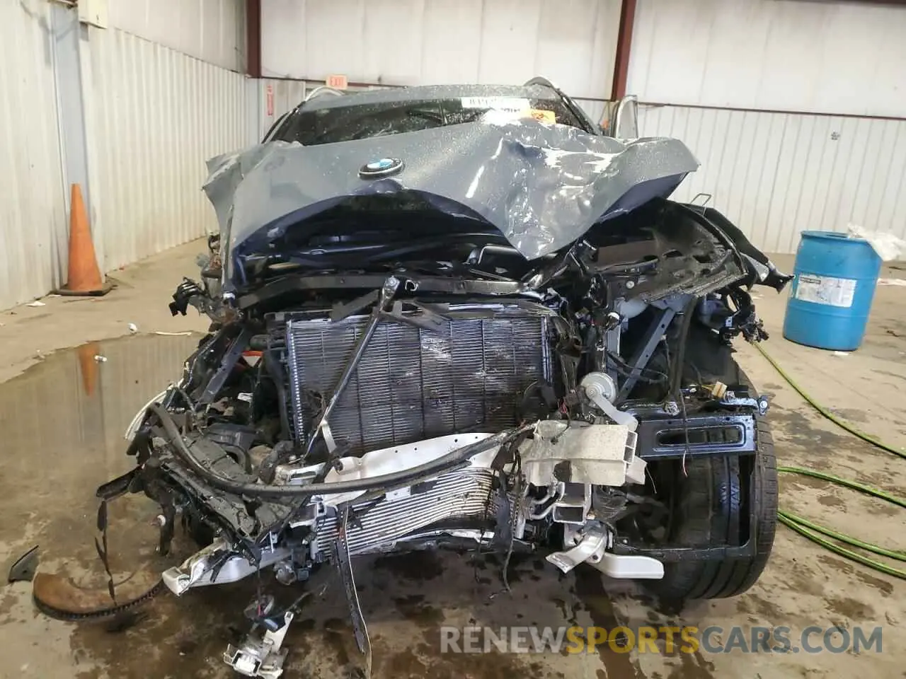 5 Photograph of a damaged car 5UX23EM08P9P47759 BMW X7 2023