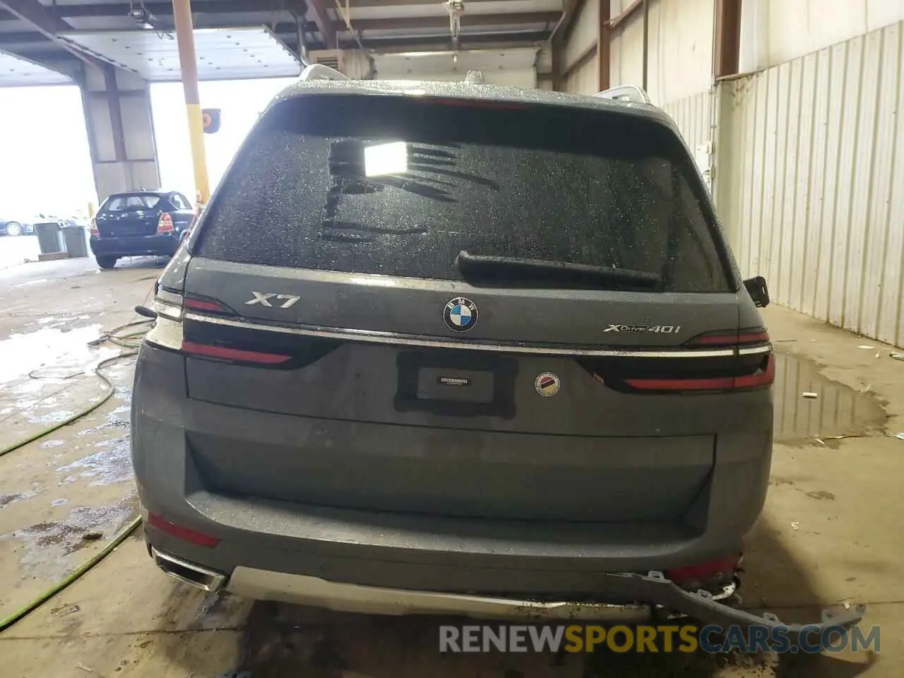 6 Photograph of a damaged car 5UX23EM08P9P47759 BMW X7 2023