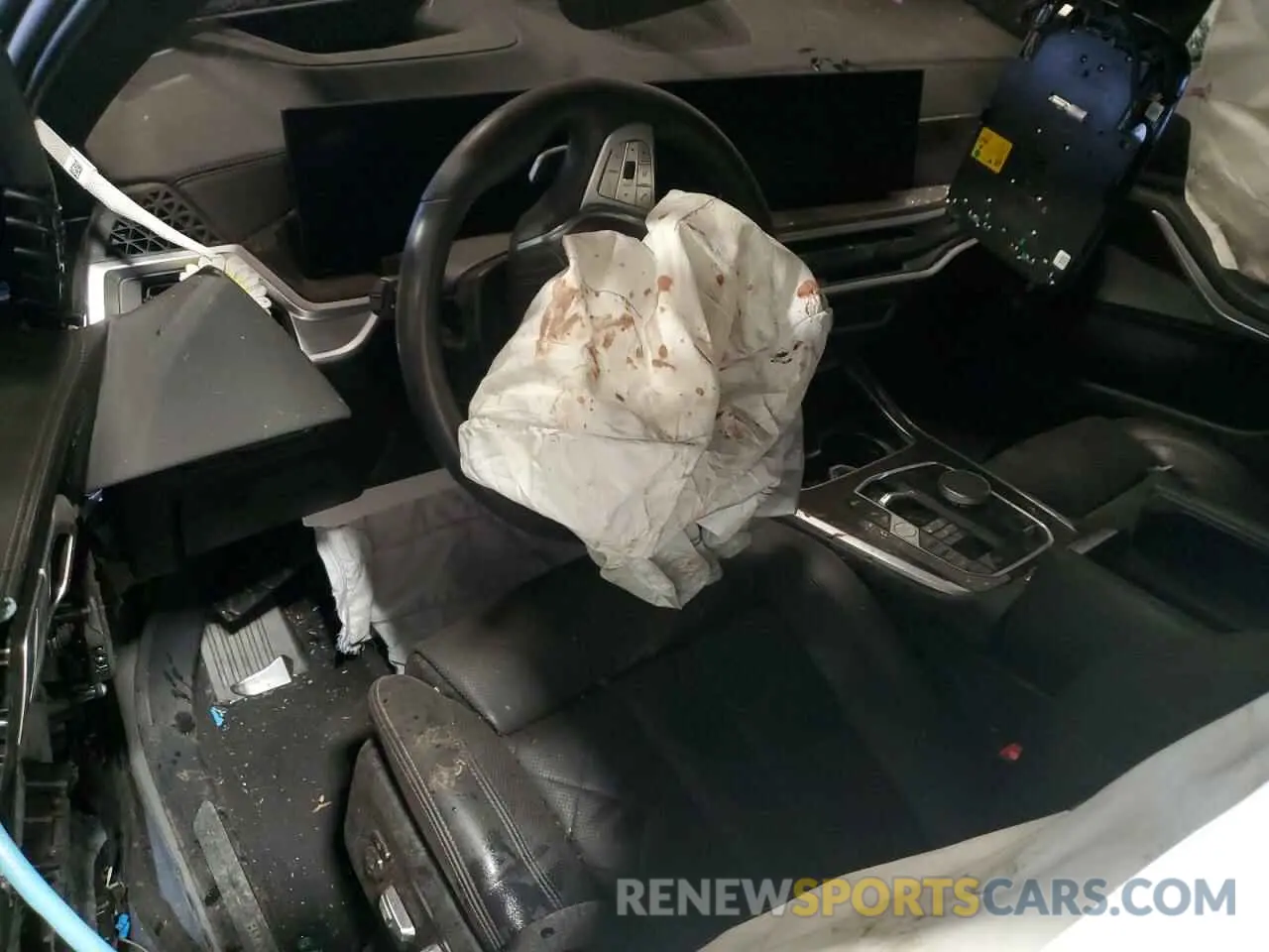 8 Photograph of a damaged car 5UX23EM08P9P47759 BMW X7 2023