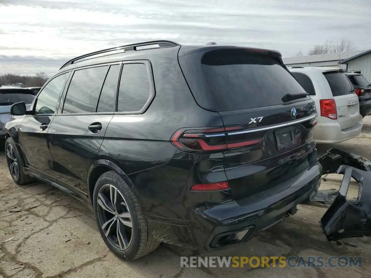 2 Photograph of a damaged car 5UX23EM08P9R24262 BMW X7 2023