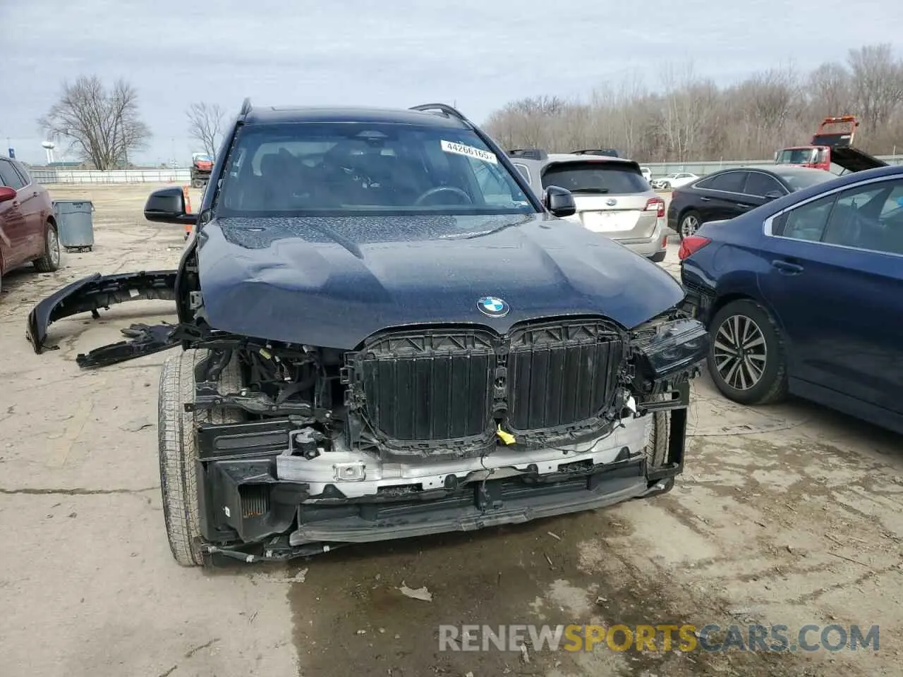 5 Photograph of a damaged car 5UX23EM08P9R24262 BMW X7 2023