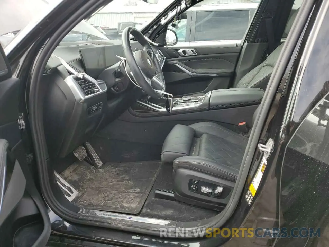 7 Photograph of a damaged car 5UX23EM08P9R24262 BMW X7 2023