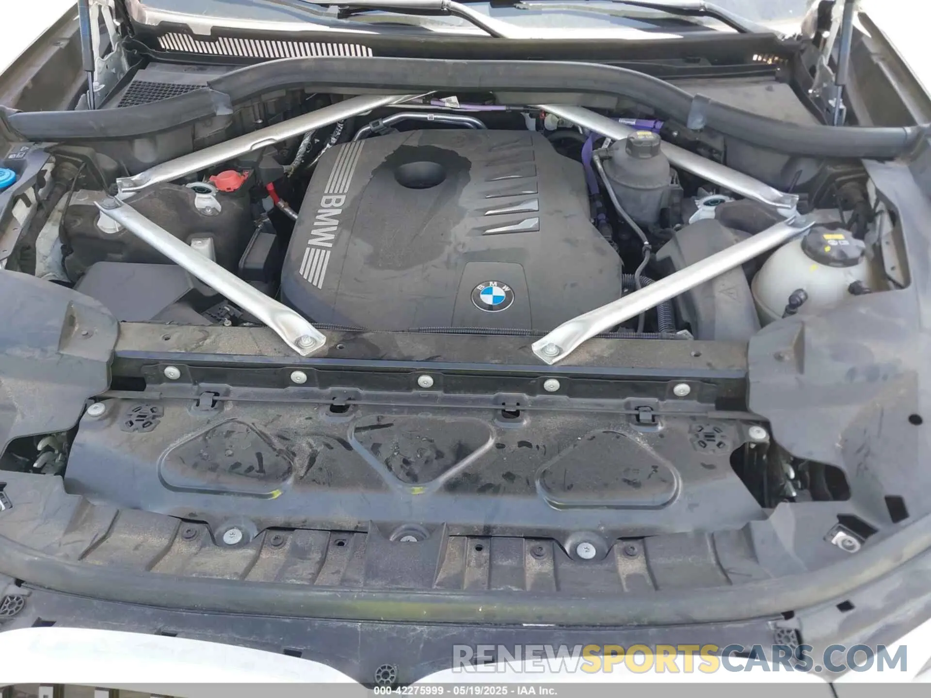 10 Photograph of a damaged car 5UX23EM09P9P25253 BMW X7 2023