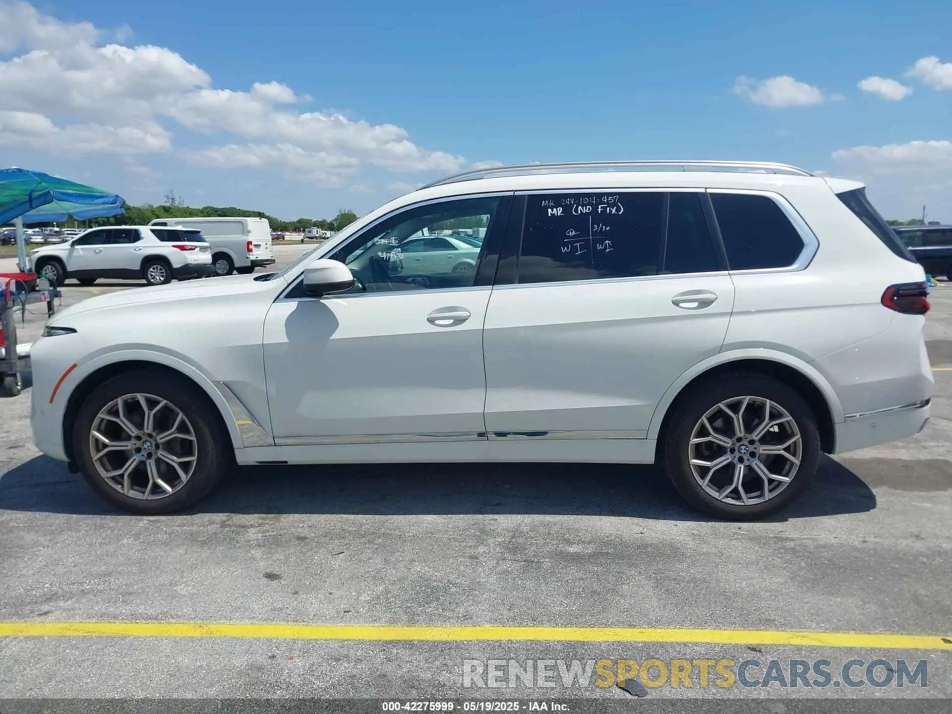 14 Photograph of a damaged car 5UX23EM09P9P25253 BMW X7 2023