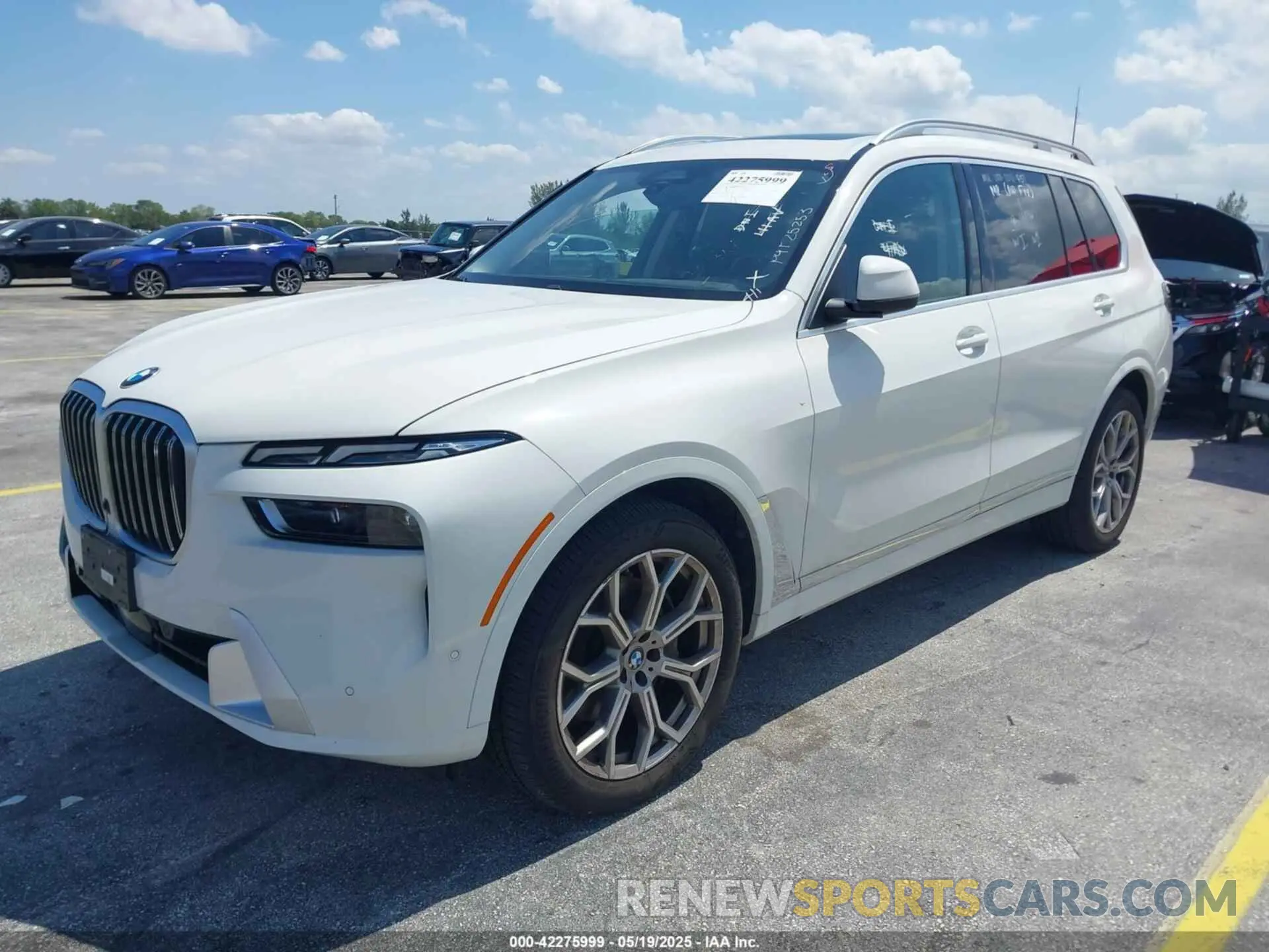 2 Photograph of a damaged car 5UX23EM09P9P25253 BMW X7 2023