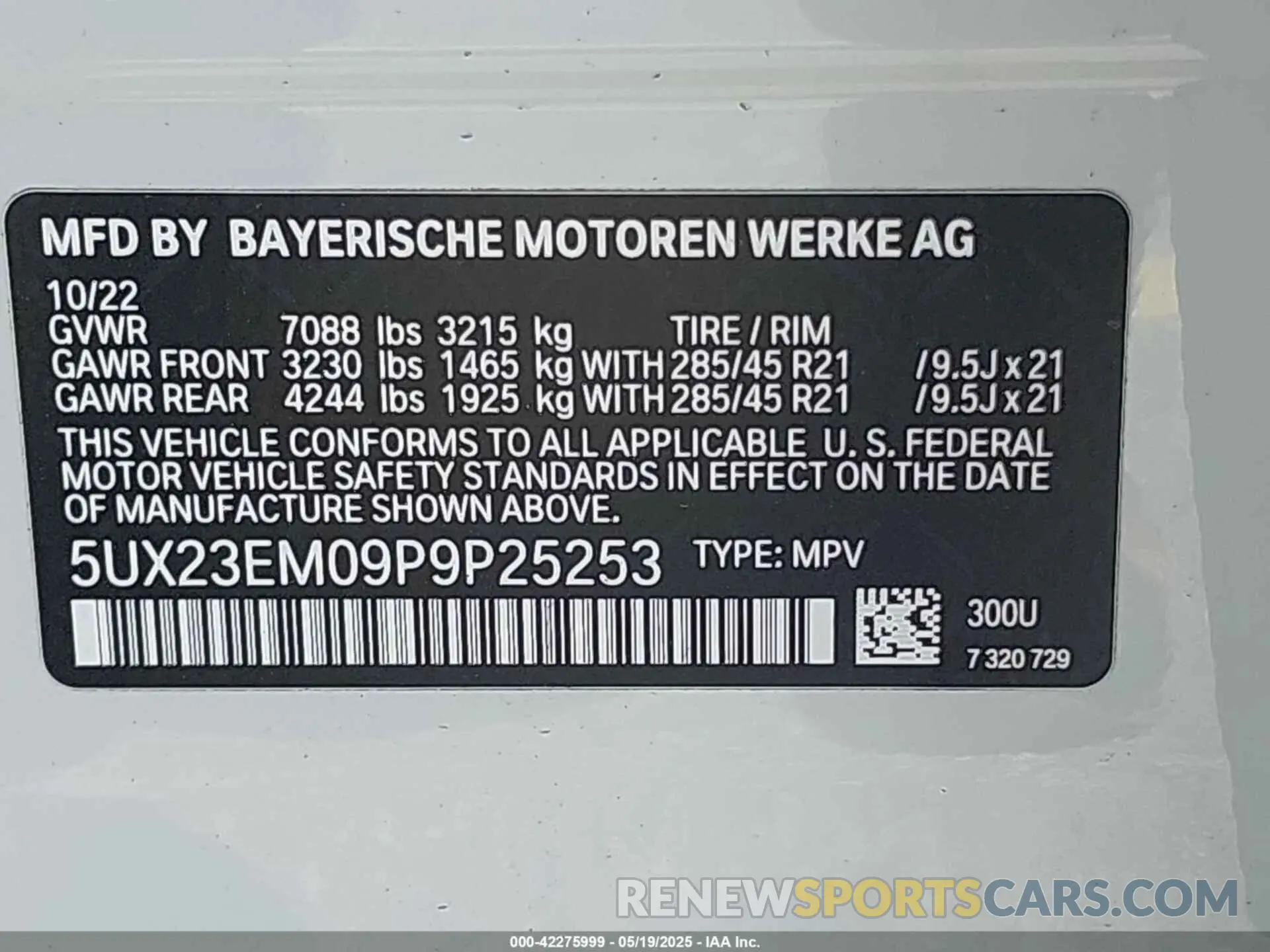 9 Photograph of a damaged car 5UX23EM09P9P25253 BMW X7 2023