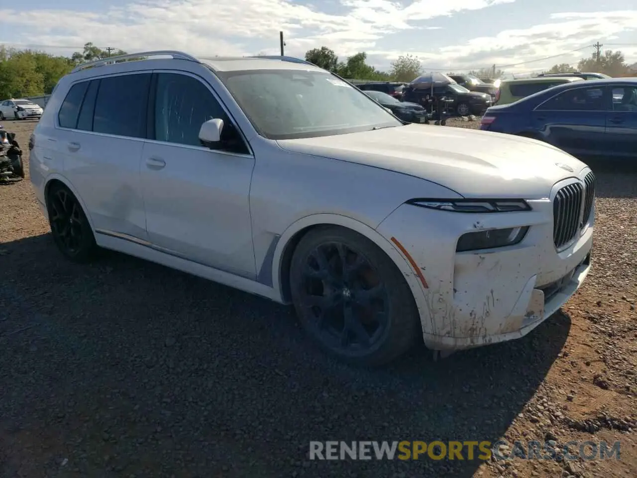 4 Photograph of a damaged car 5UX23EM09P9P28850 BMW X7 2023
