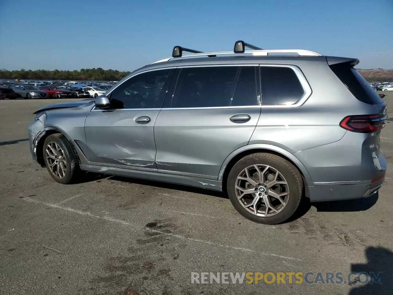 2 Photograph of a damaged car 5UX23EM09P9P75280 BMW X7 2023