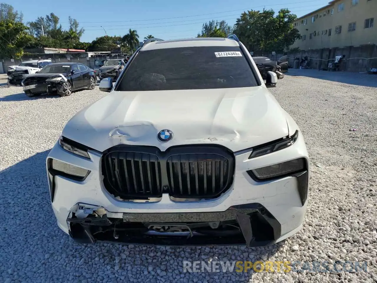 5 Photograph of a damaged car 5UX23EM09P9R16204 BMW X7 2023