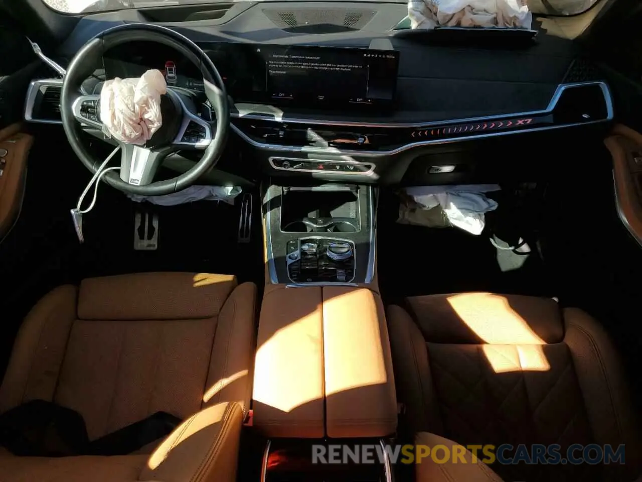 8 Photograph of a damaged car 5UX23EM09P9R16204 BMW X7 2023