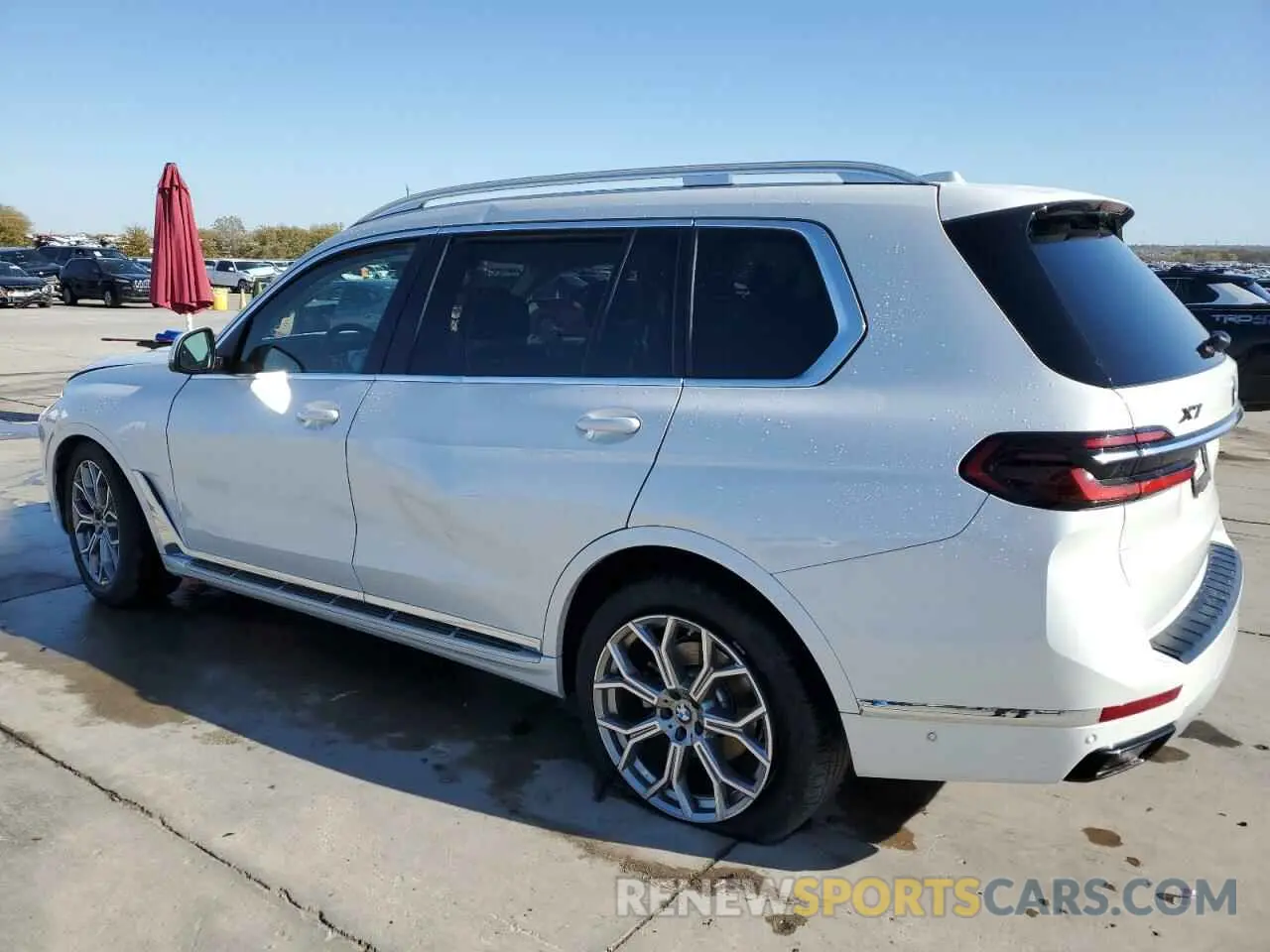 2 Photograph of a damaged car 5UX23EM09P9R20317 BMW X7 2023