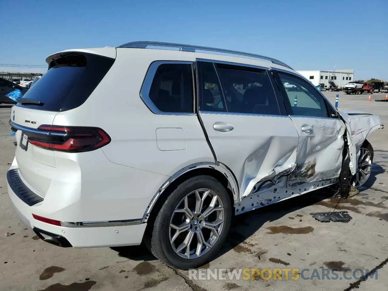 3 Photograph of a damaged car 5UX23EM09P9R20317 BMW X7 2023