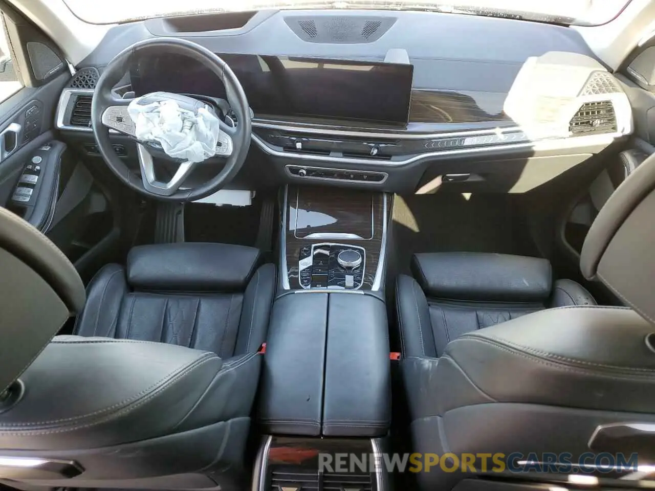 8 Photograph of a damaged car 5UX23EM09P9R20317 BMW X7 2023