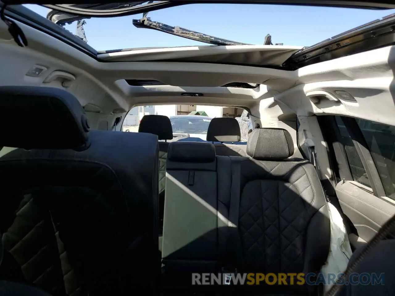 10 Photograph of a damaged car 5UX23EM09P9R82722 BMW X7 2023
