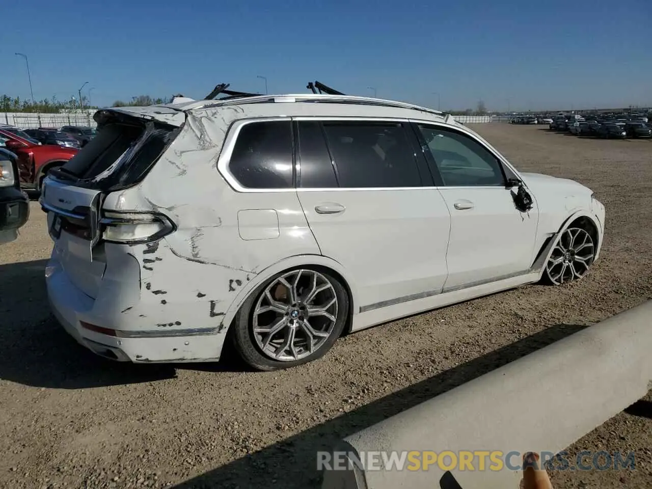 3 Photograph of a damaged car 5UX23EM09P9R82722 BMW X7 2023