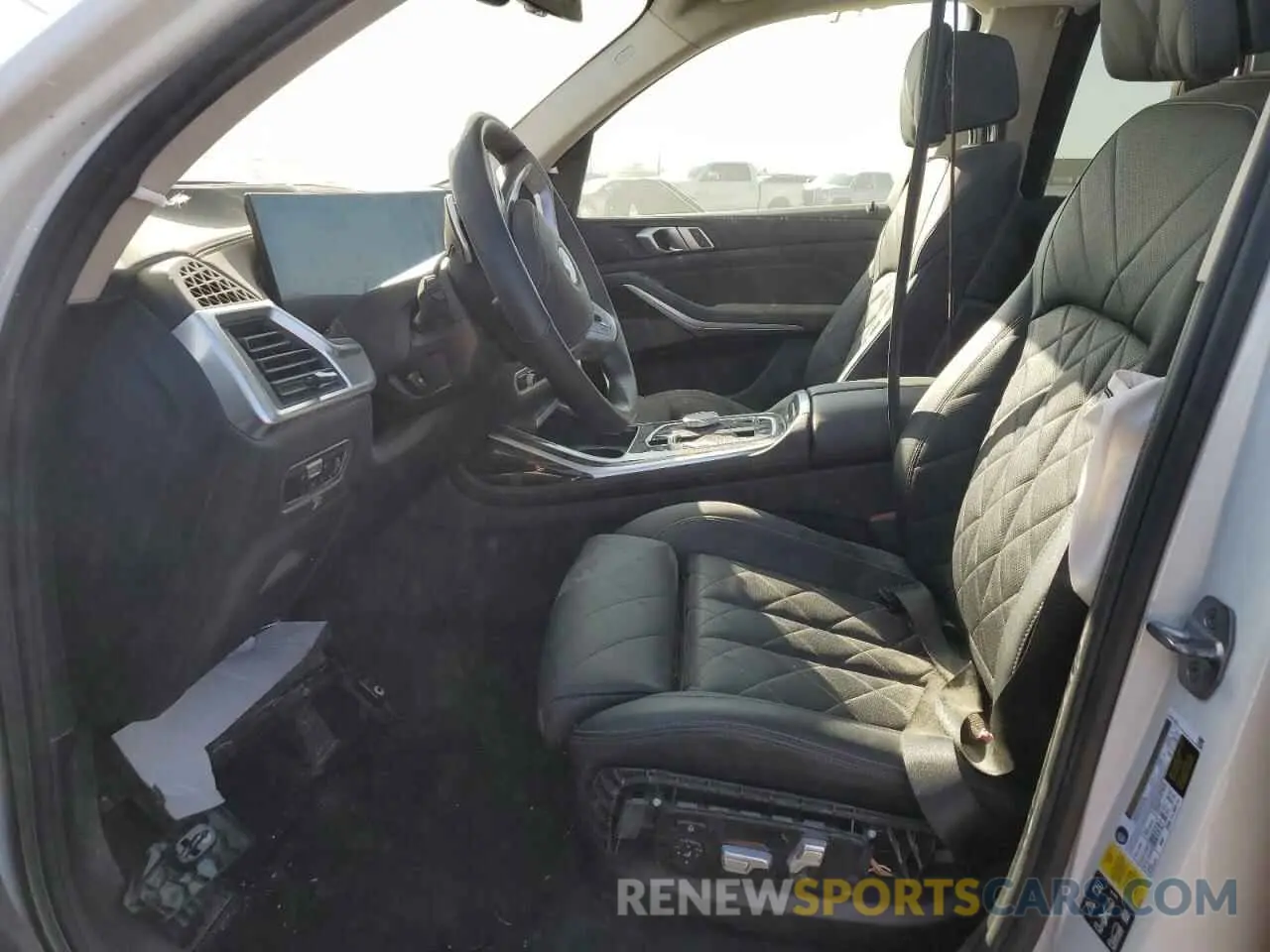 7 Photograph of a damaged car 5UX23EM09P9R82722 BMW X7 2023