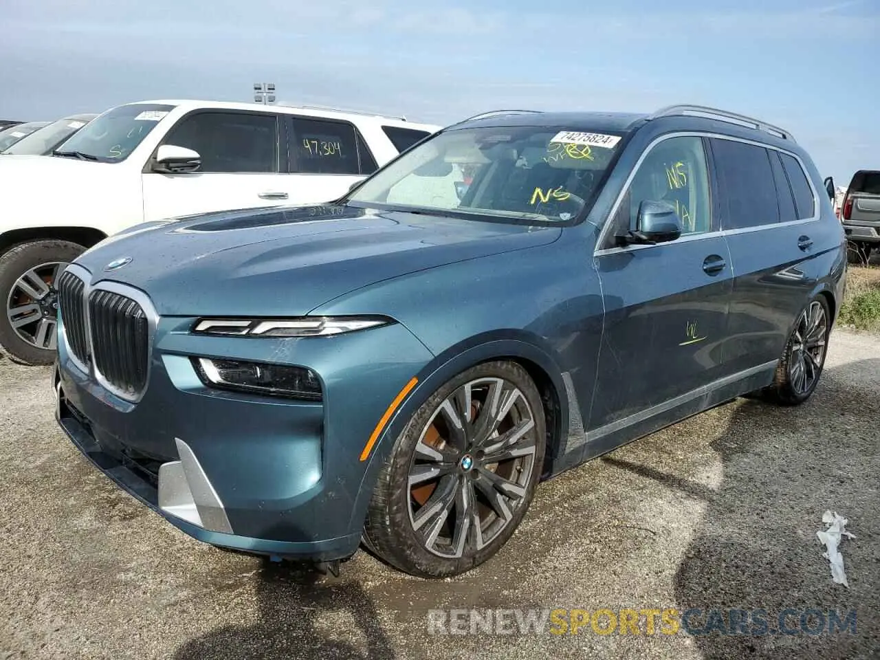 1 Photograph of a damaged car 5UX23EM0XP9P25410 BMW X7 2023