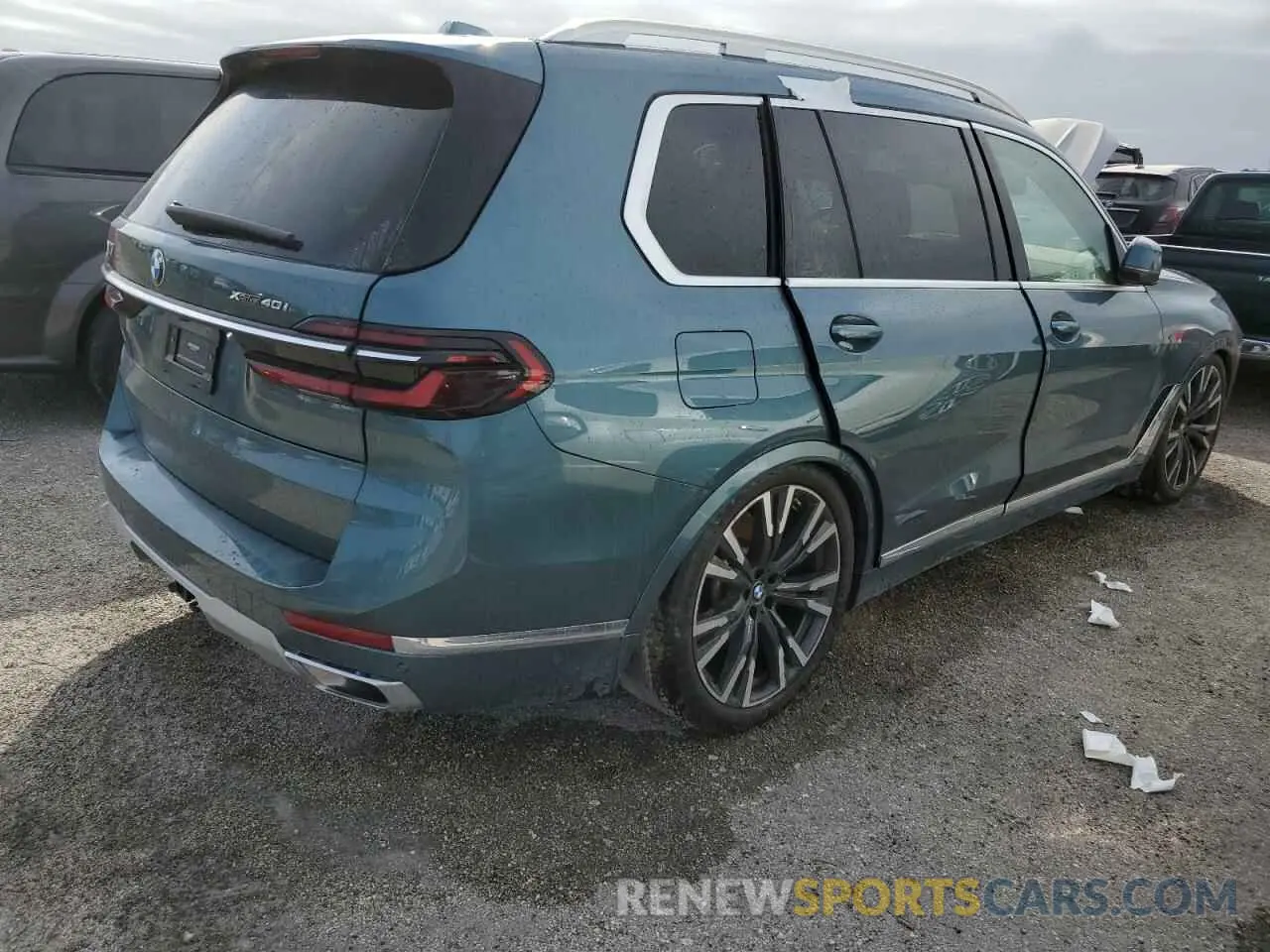 3 Photograph of a damaged car 5UX23EM0XP9P25410 BMW X7 2023