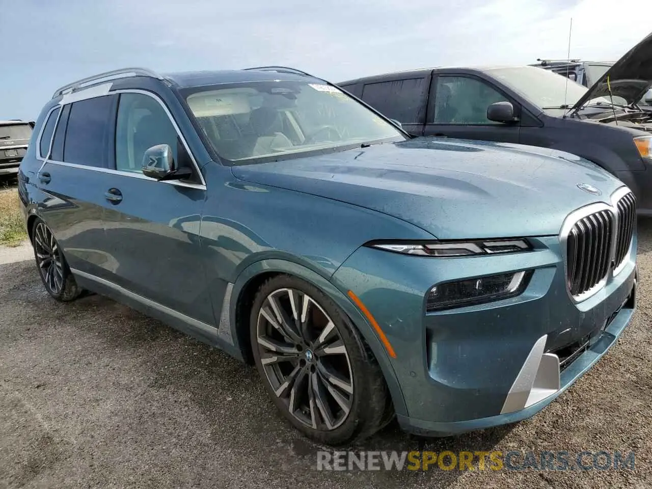 4 Photograph of a damaged car 5UX23EM0XP9P25410 BMW X7 2023