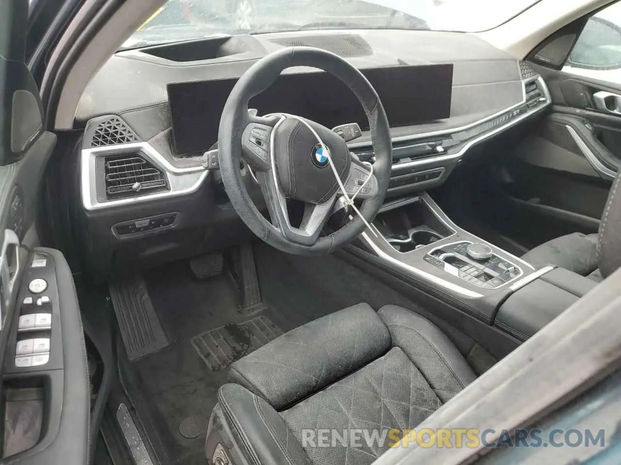 8 Photograph of a damaged car 5UX23EM0XP9P25410 BMW X7 2023