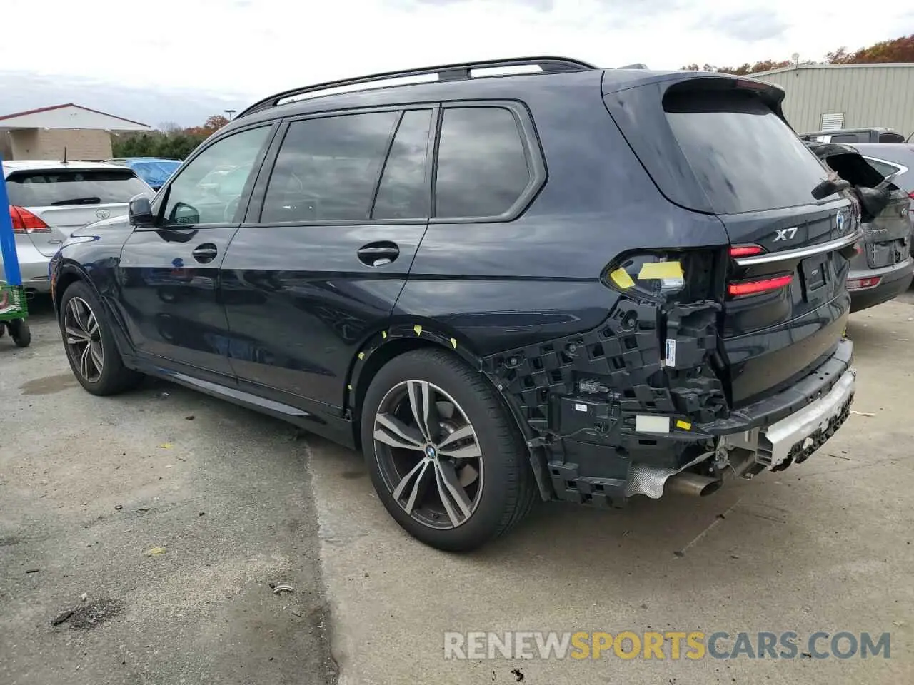 2 Photograph of a damaged car 5UX23EM0XP9P93593 BMW X7 2023