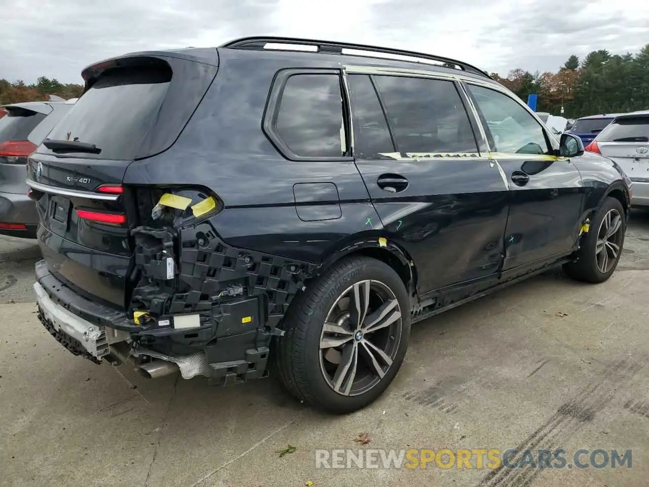 3 Photograph of a damaged car 5UX23EM0XP9P93593 BMW X7 2023