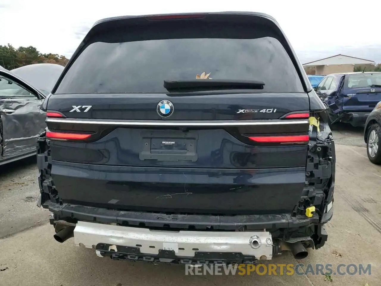 6 Photograph of a damaged car 5UX23EM0XP9P93593 BMW X7 2023