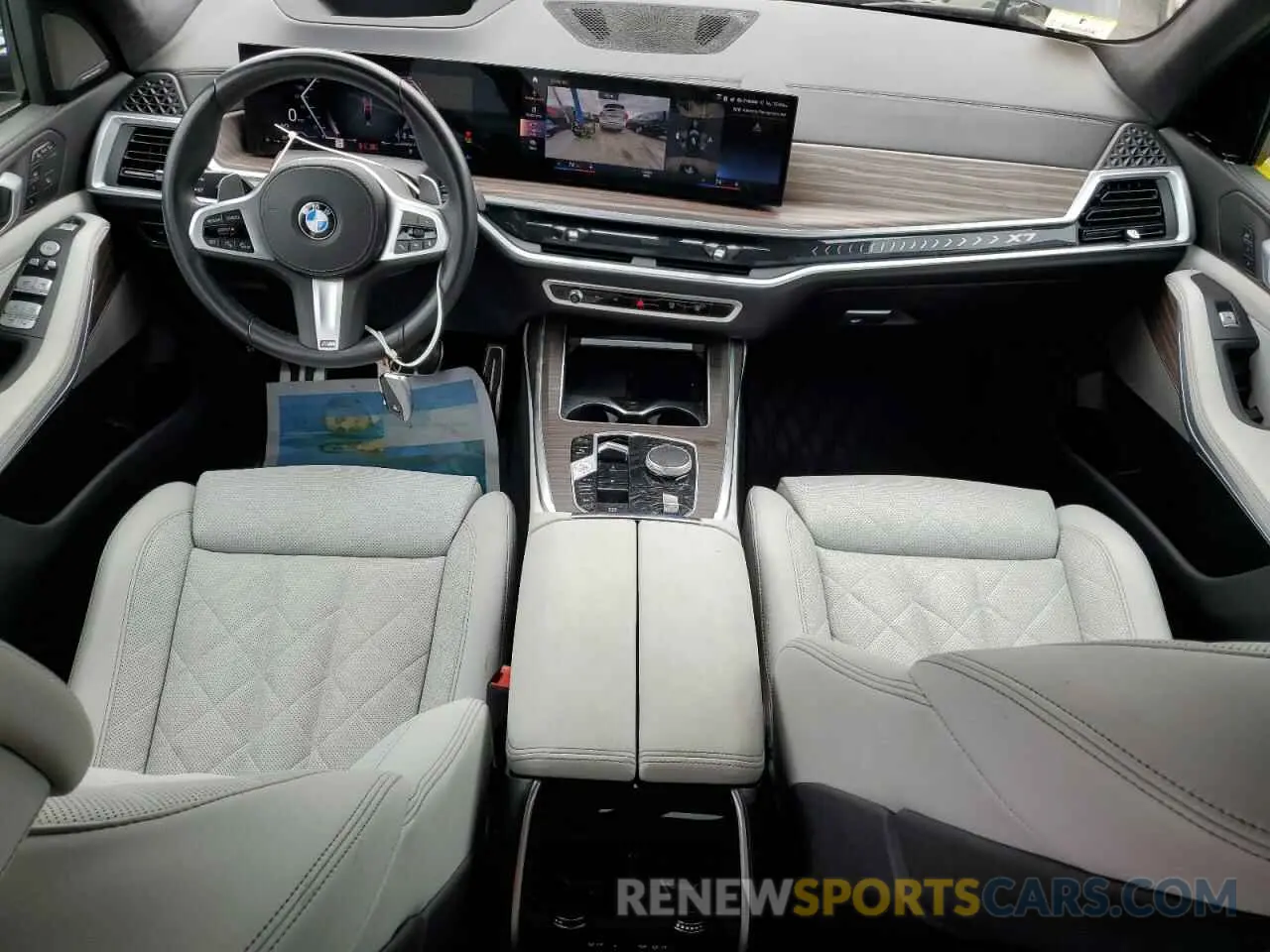 8 Photograph of a damaged car 5UX23EM0XP9P93593 BMW X7 2023