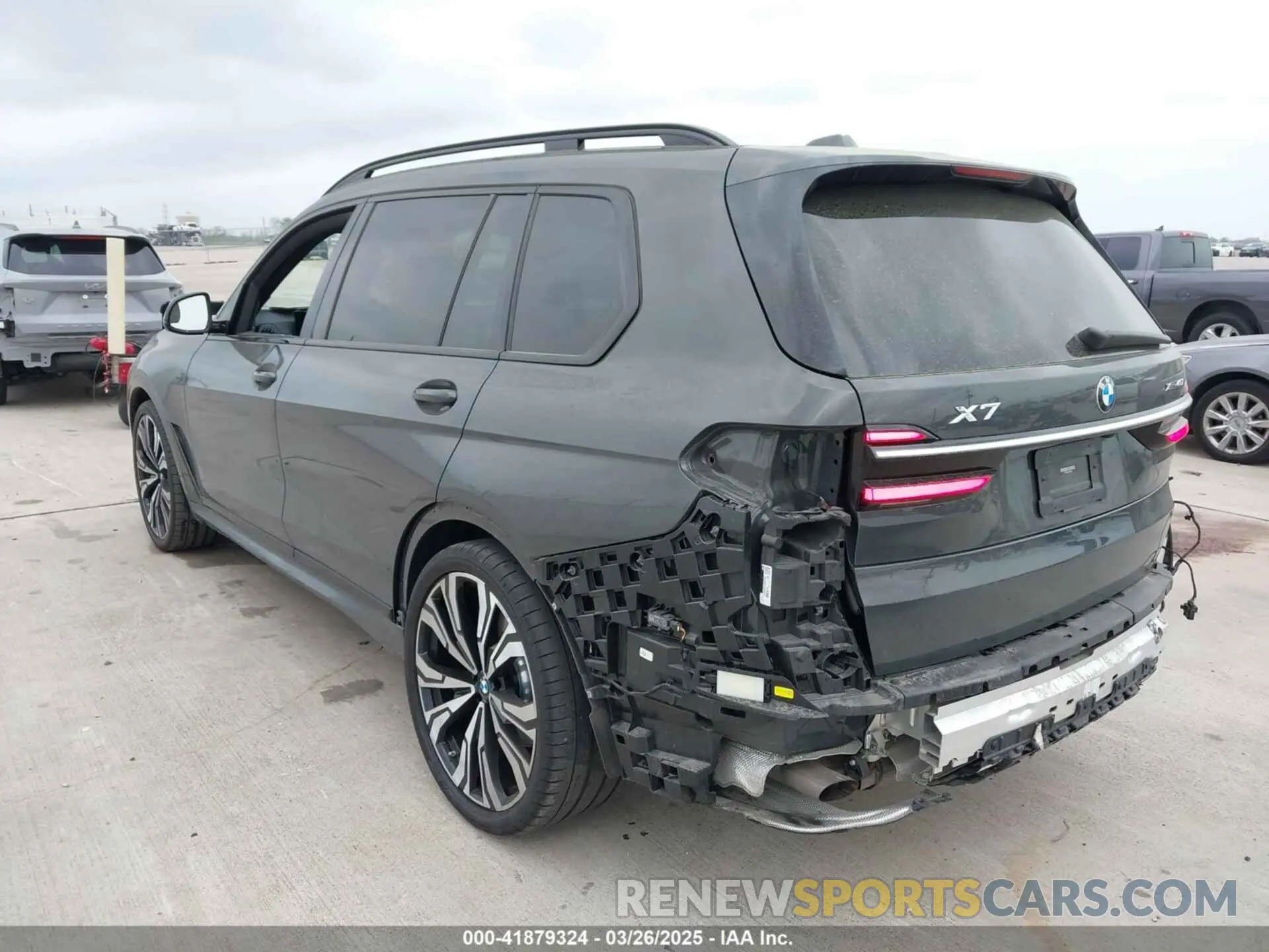 3 Photograph of a damaged car 5UX23EM0XP9R39846 BMW X7 2023