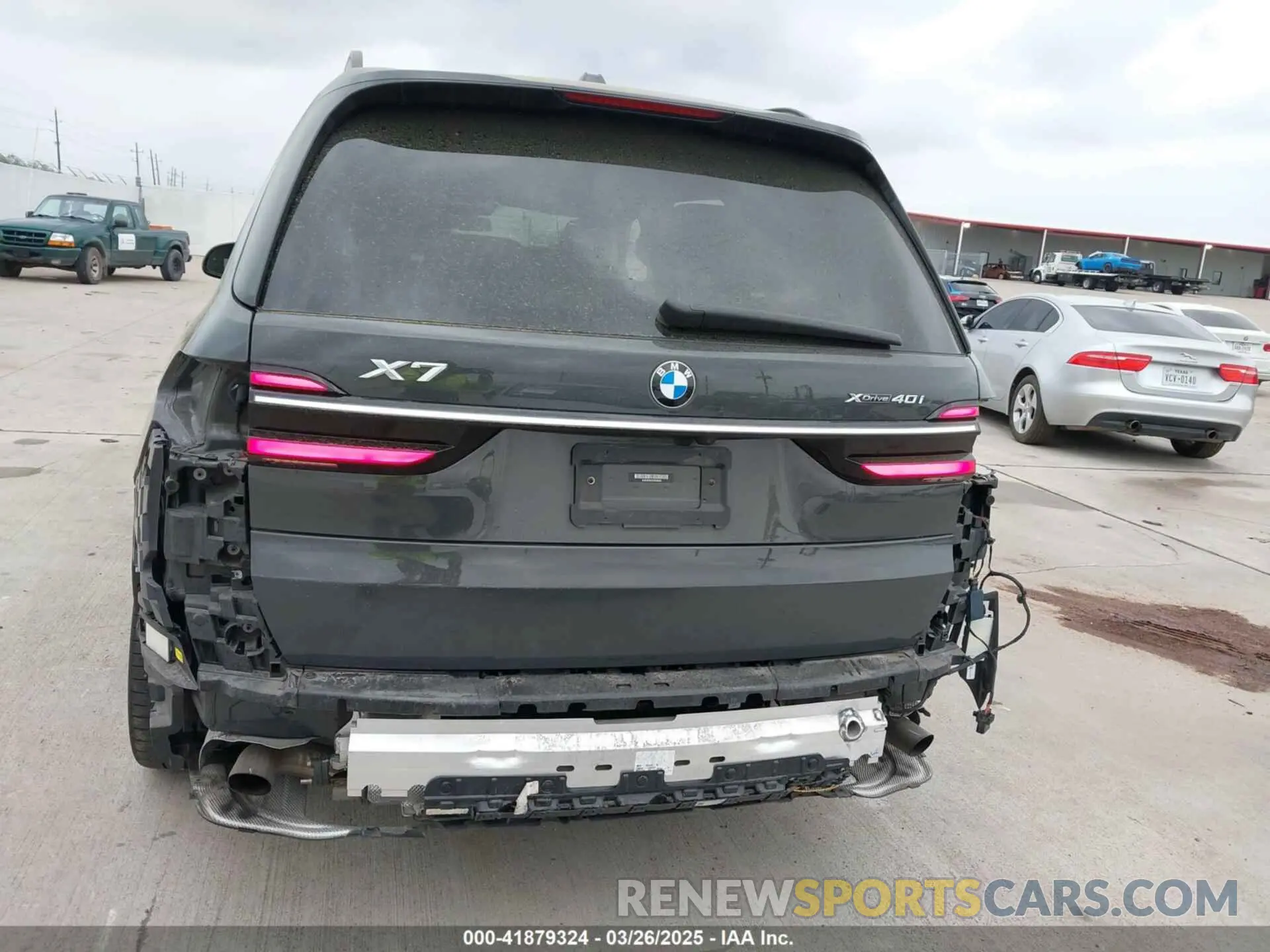 6 Photograph of a damaged car 5UX23EM0XP9R39846 BMW X7 2023