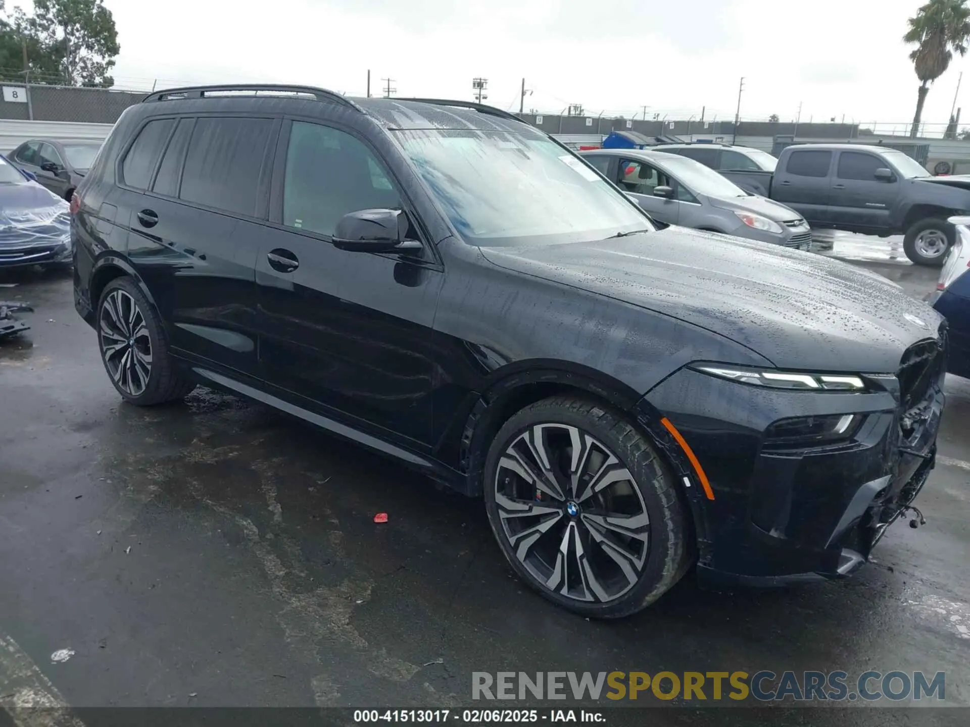 1 Photograph of a damaged car 5UX33EM00P9R04608 BMW X7 2023