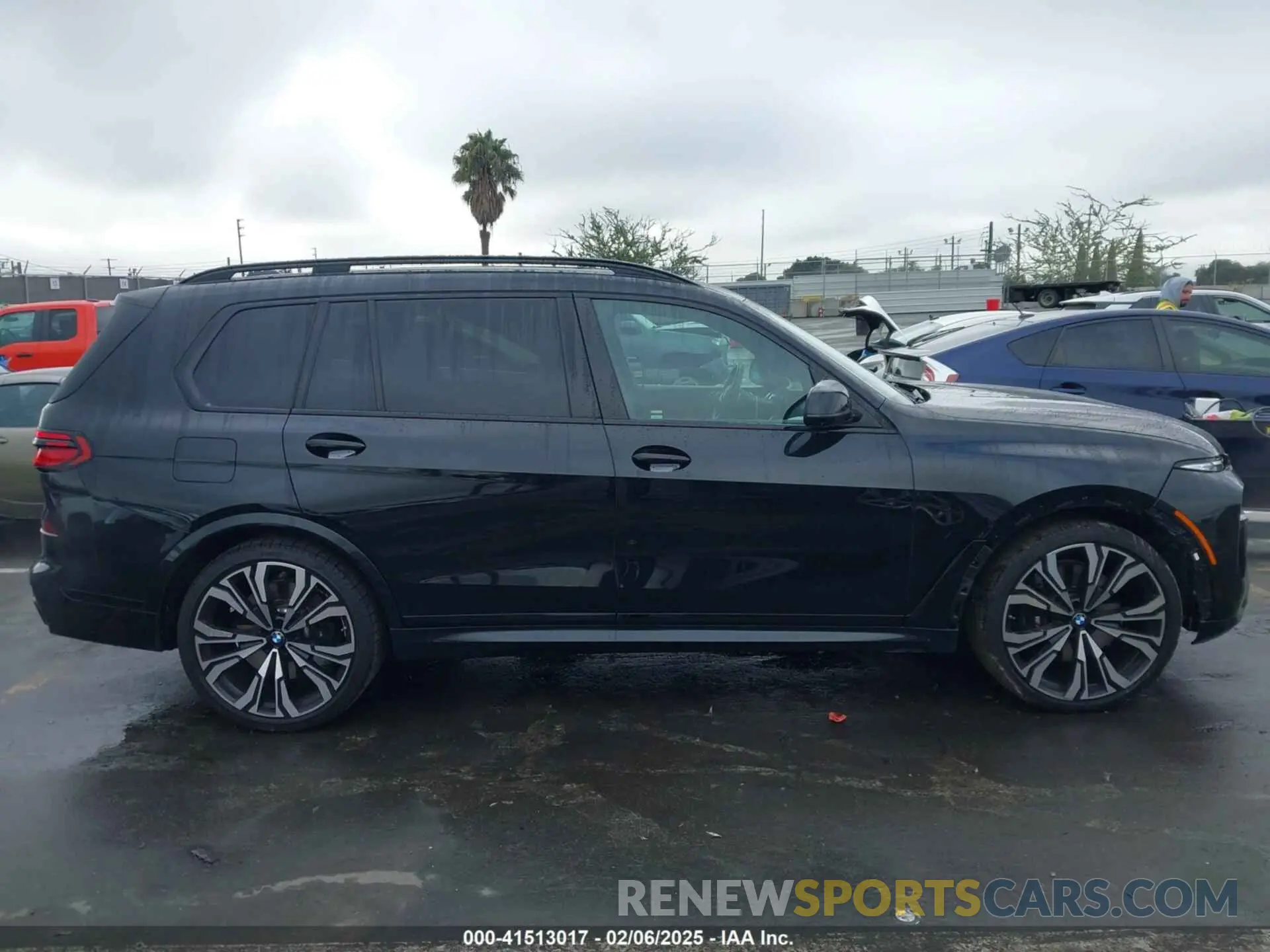 14 Photograph of a damaged car 5UX33EM00P9R04608 BMW X7 2023