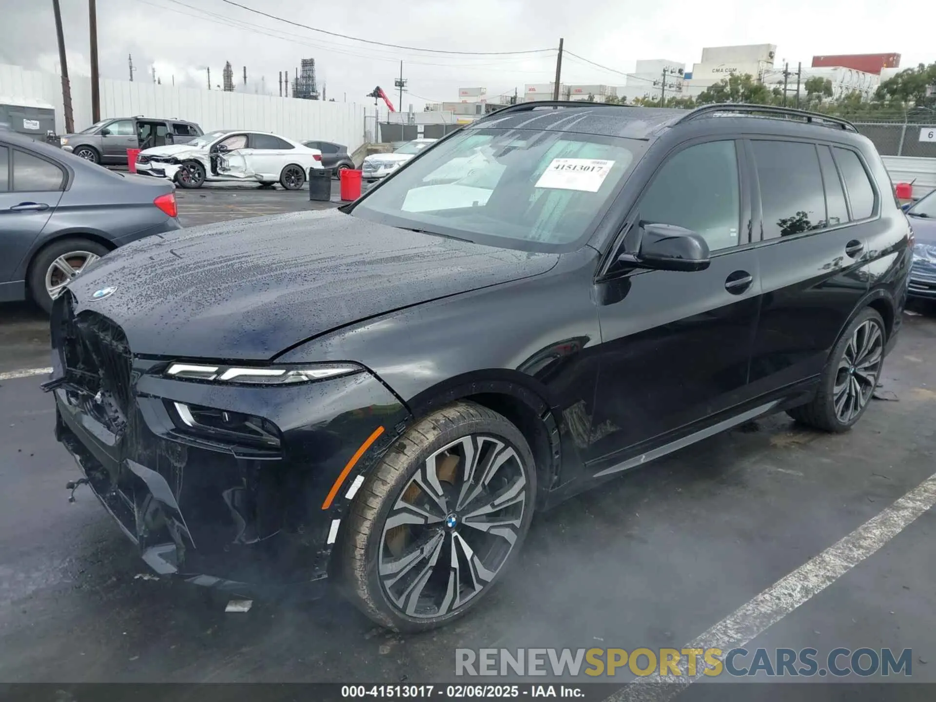 2 Photograph of a damaged car 5UX33EM00P9R04608 BMW X7 2023