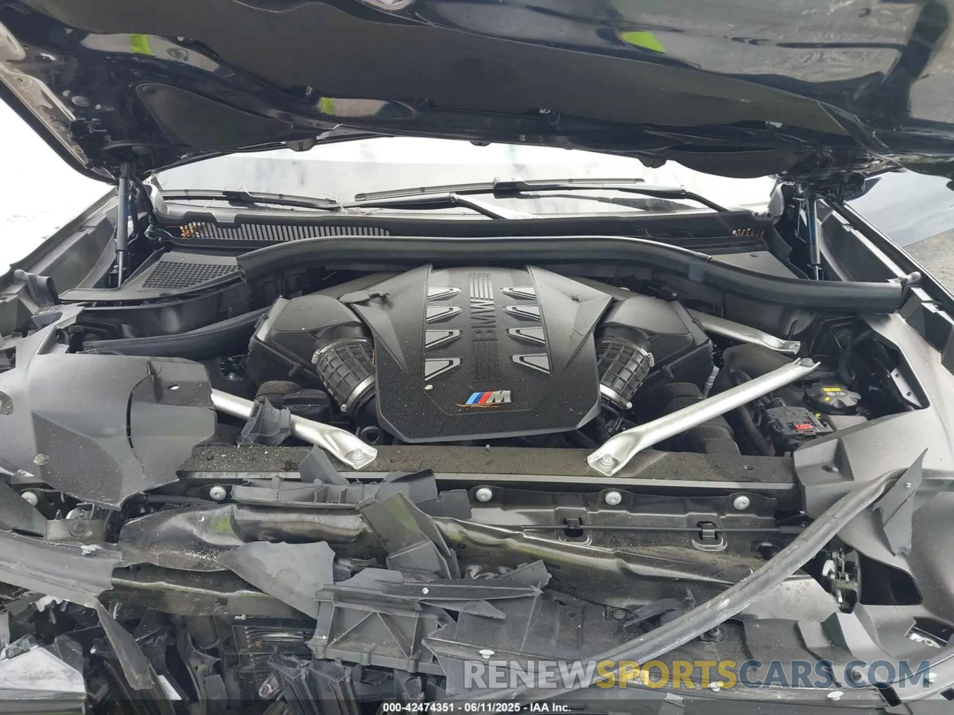 10 Photograph of a damaged car 5UX33EM02P9N87608 BMW X7 2023