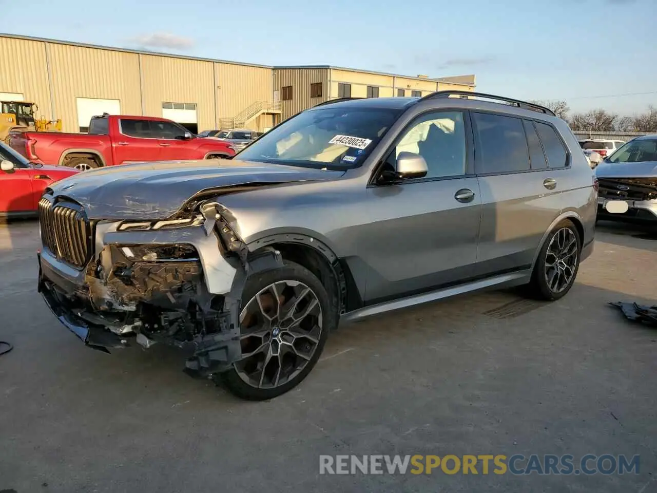 1 Photograph of a damaged car 5UX23EM00R9S28952 BMW X7 2024