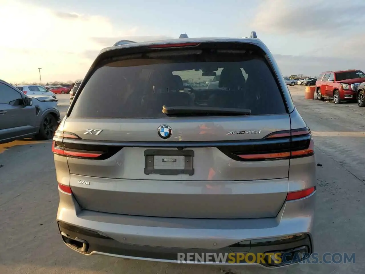 6 Photograph of a damaged car 5UX23EM00R9S28952 BMW X7 2024