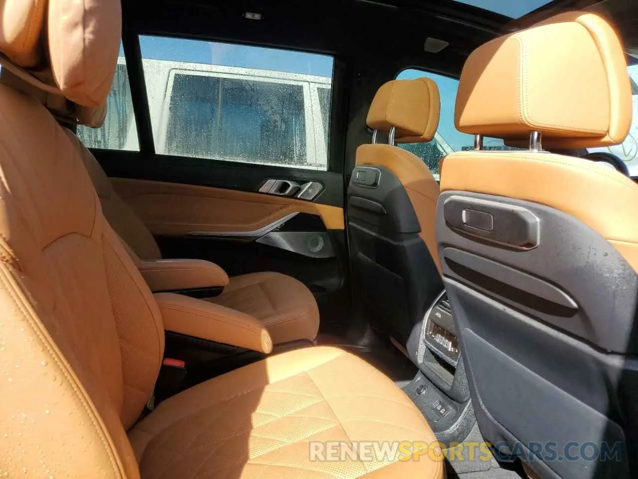 11 Photograph of a damaged car 5UX23EM01R9S30175 BMW X7 2024
