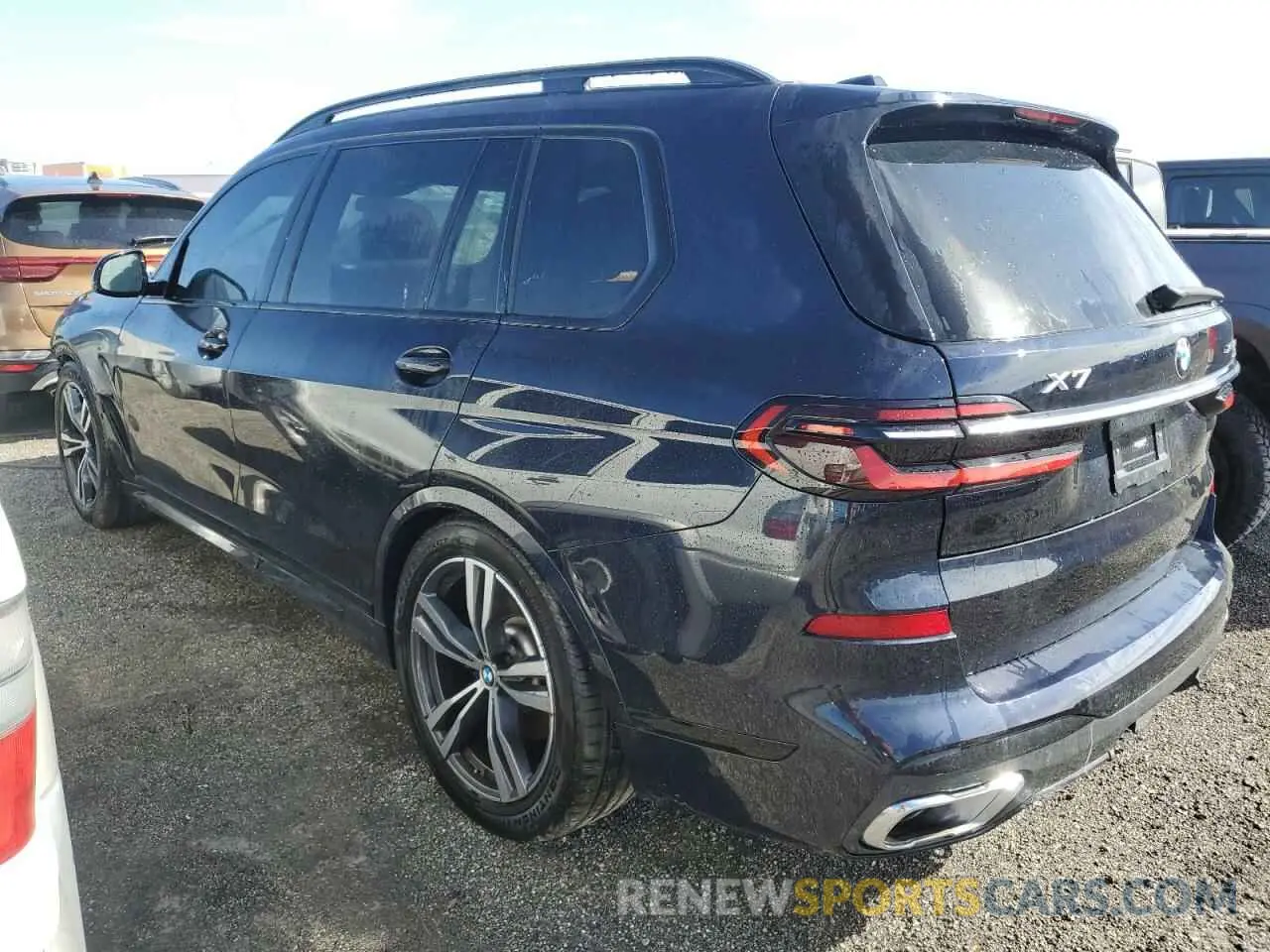2 Photograph of a damaged car 5UX23EM01R9S30175 BMW X7 2024
