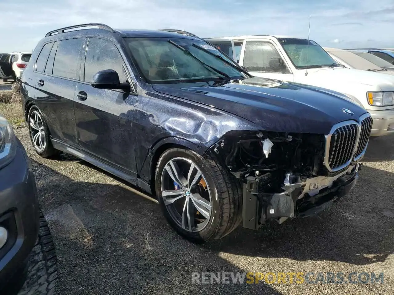 4 Photograph of a damaged car 5UX23EM01R9S30175 BMW X7 2024