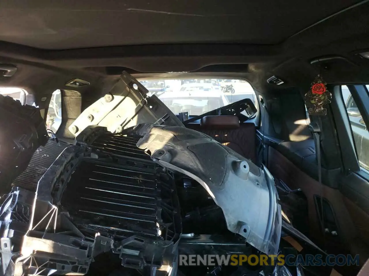 10 Photograph of a damaged car 5UX23EM01R9T77466 BMW X7 2024